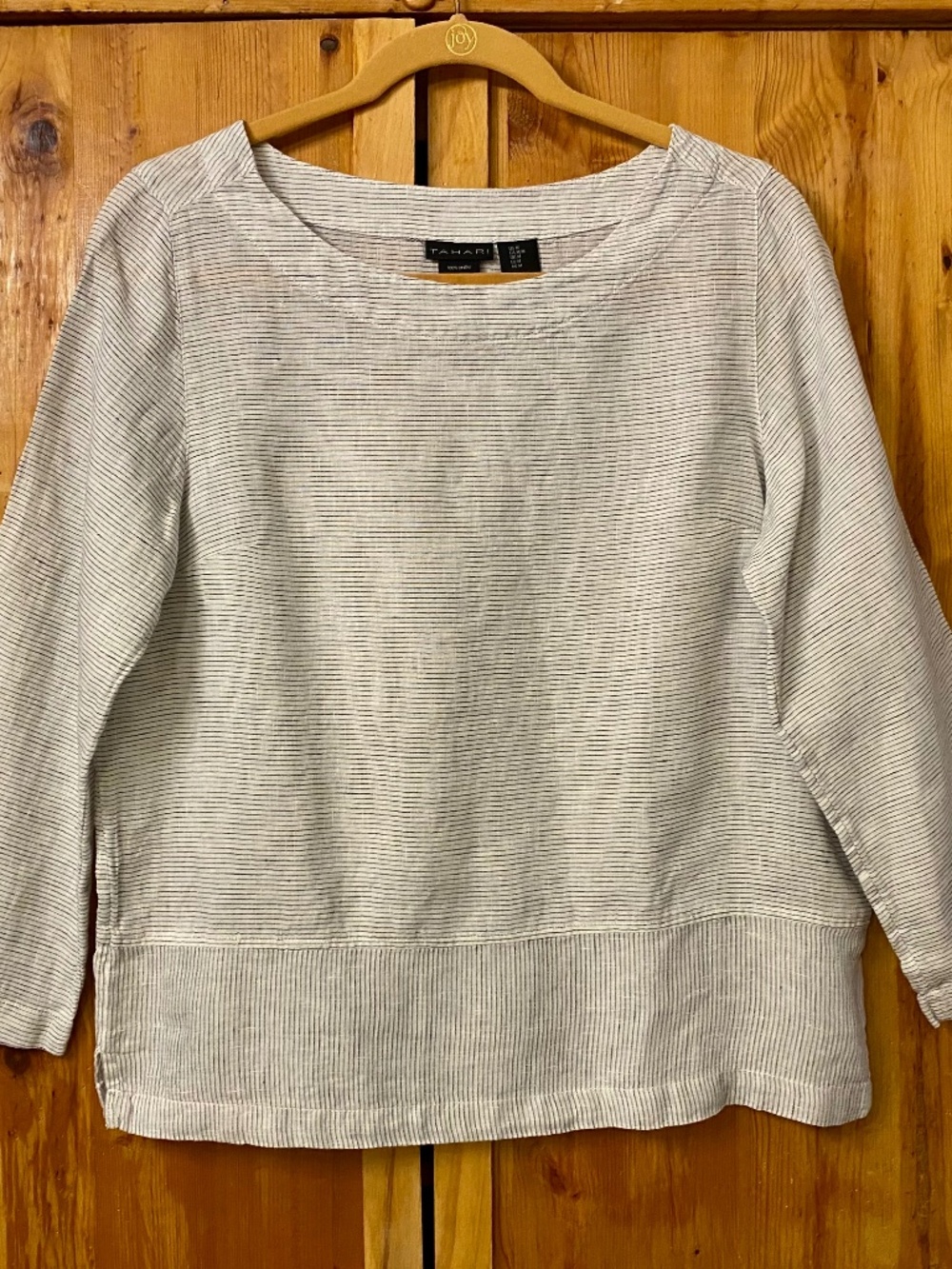 Black & white 100% linen blouse by Tahari size medium